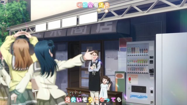 传统杂货店前
